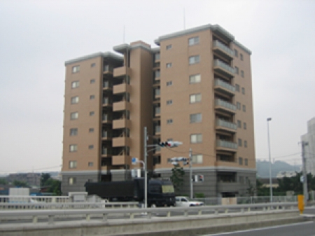グランドステージ稲城マンション建替事業（東京都稲城市）
平成20年12月竣工　《グランデサラ多摩川》